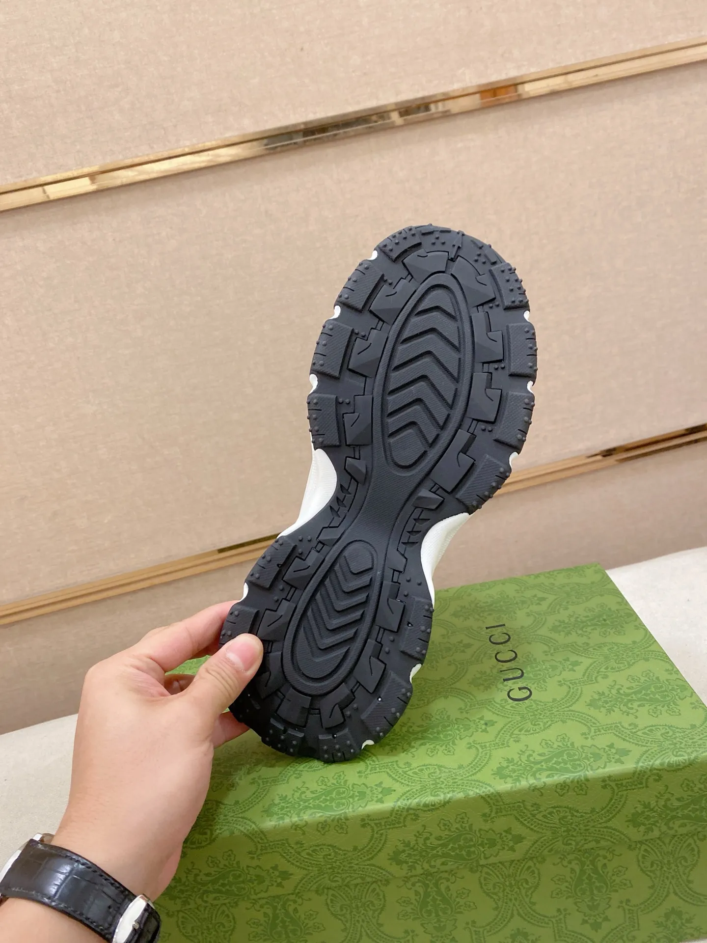 Men's Men's Shoes 442💰 High-quality new GUCCI counters are on the market at the same time. The new men's shoes, 😘fabrics are selected from imported cowhide, and the lining is sheepskin lining. 👍🏿 High-end ☄️ air-cushion molded anti-slip rubber outsole, exquisite lines, simple and elegant, comfortable and high-end for leisure travel. Code number: 38 to 44 (45 can be customized and cannot be returned or exchanged)